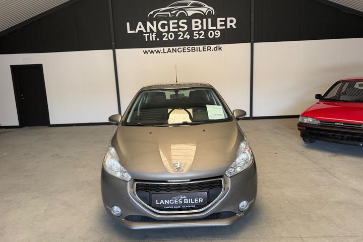 Beige Peugeot 208 fra 2012