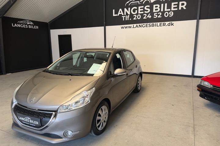 Beige Peugeot 208 fra 2012