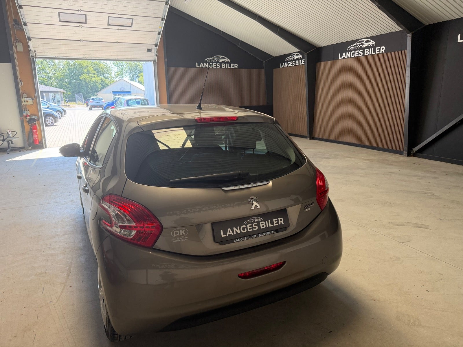 Beige Peugeot 208 fra 2012