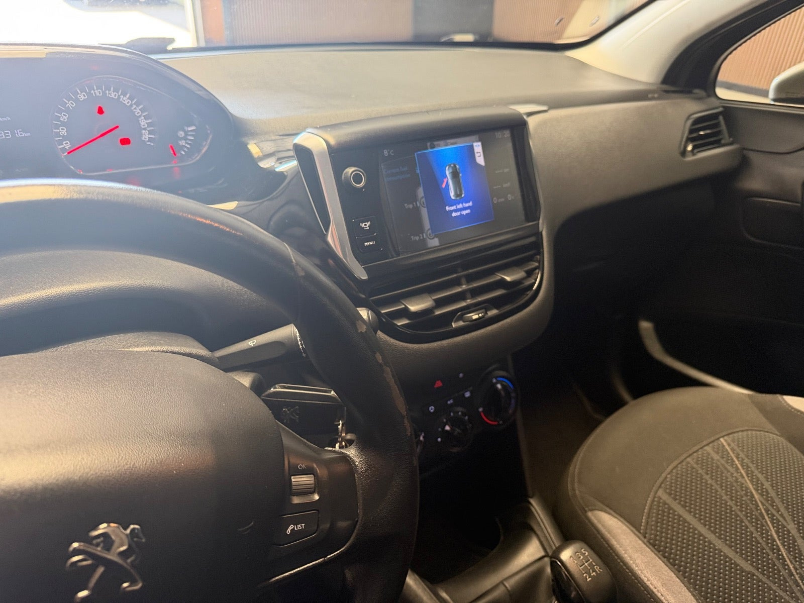 Beige Peugeot 208 fra 2012