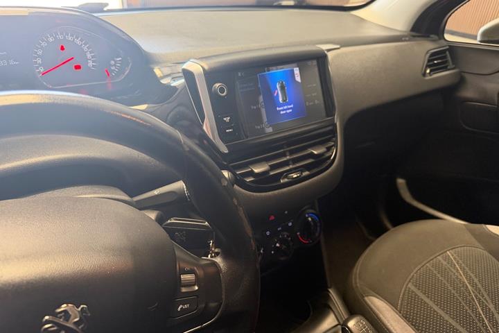 Beige Peugeot 208 fra 2012