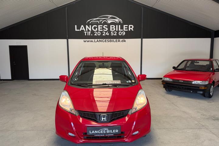Rød Honda Jazz fra 2014