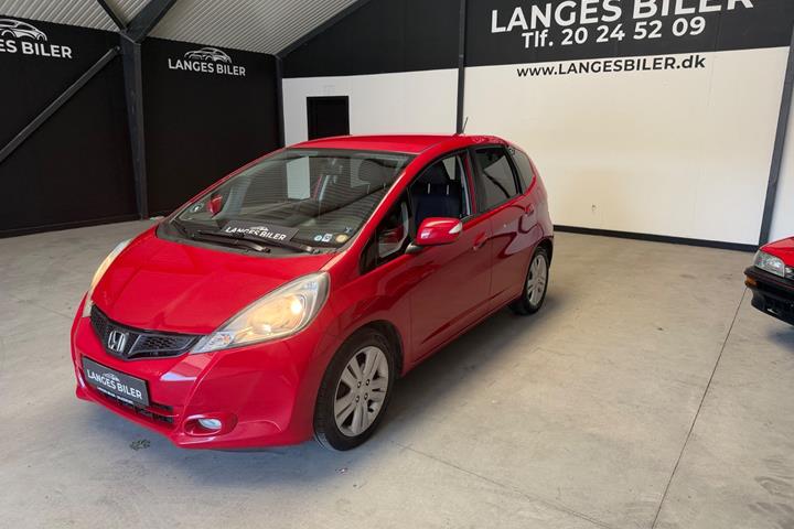 Rød Honda Jazz fra 2014