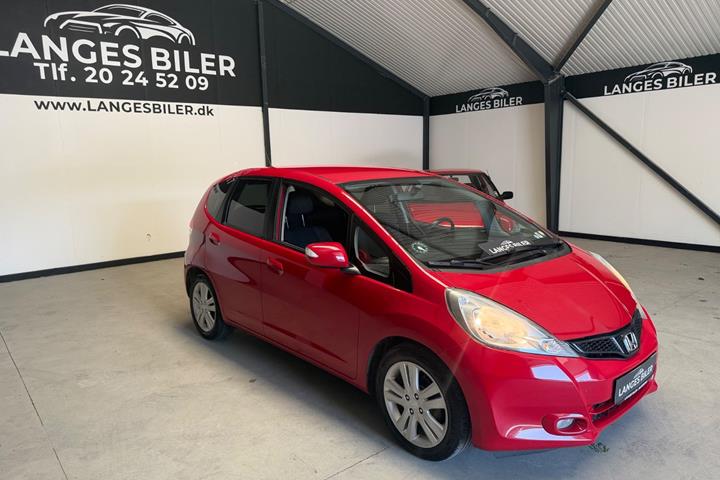 Rød Honda Jazz fra 2014