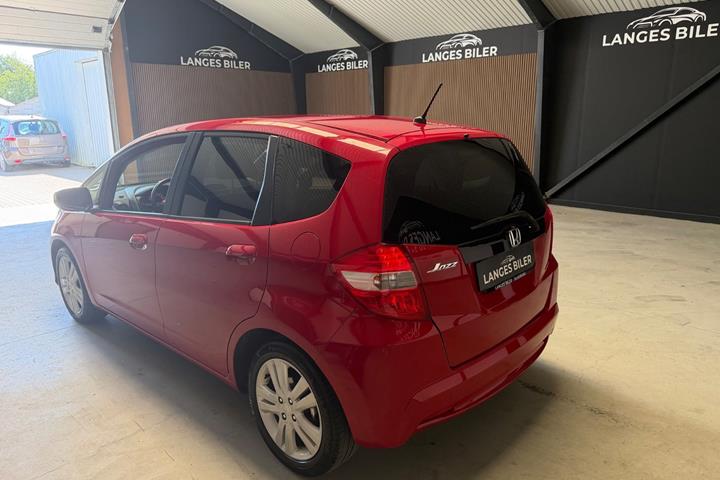 Rød Honda Jazz fra 2014