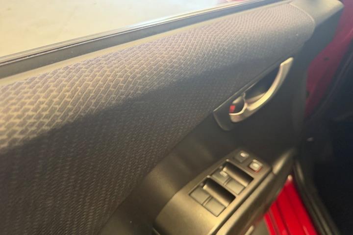 Rød Honda Jazz fra 2014