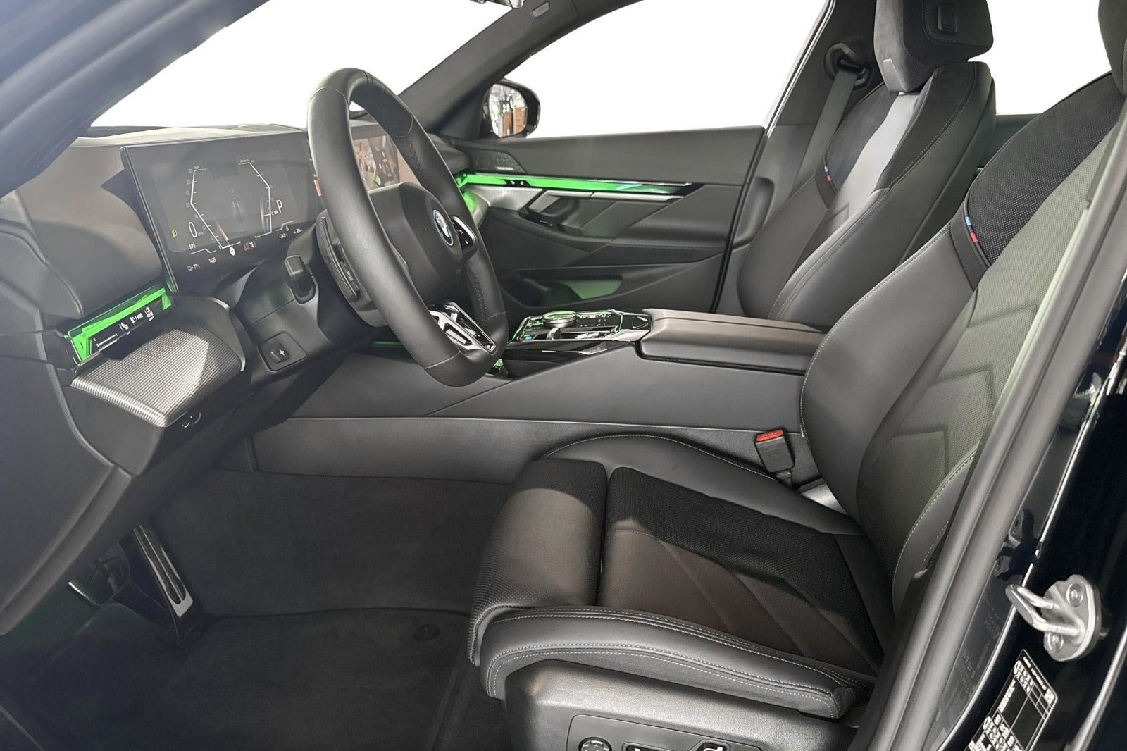 Sort BMW i5 fra 2025