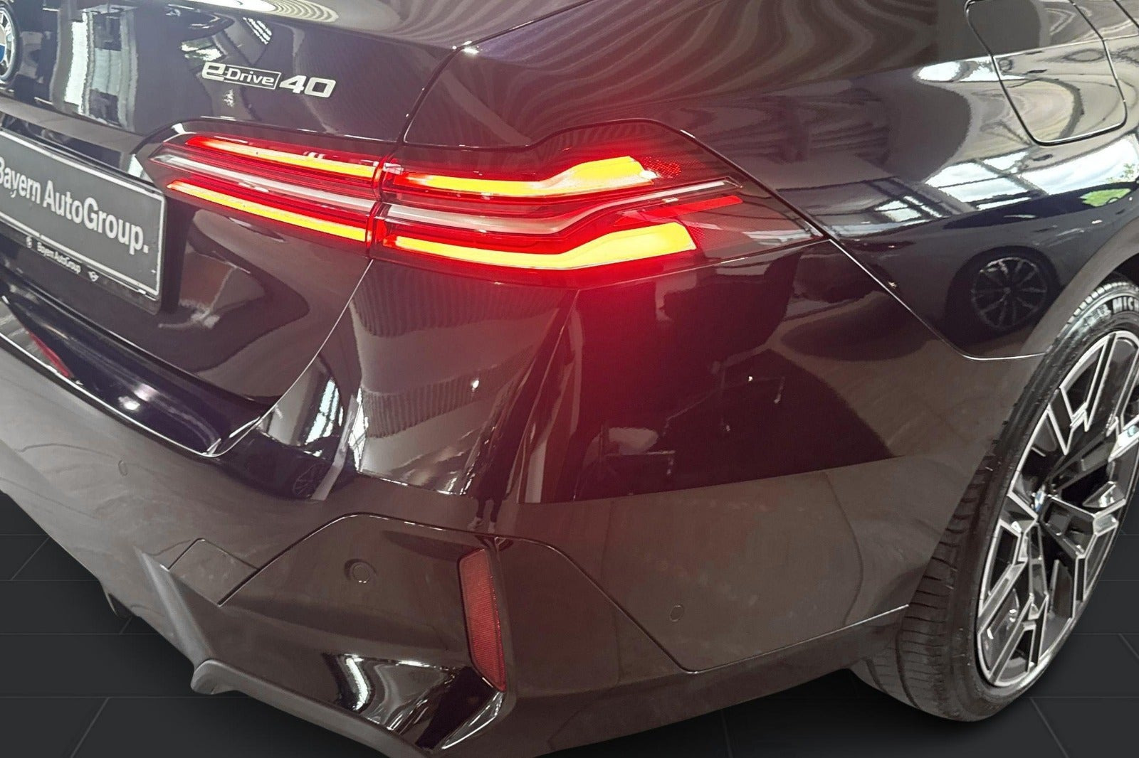Sort BMW i5 fra 2025