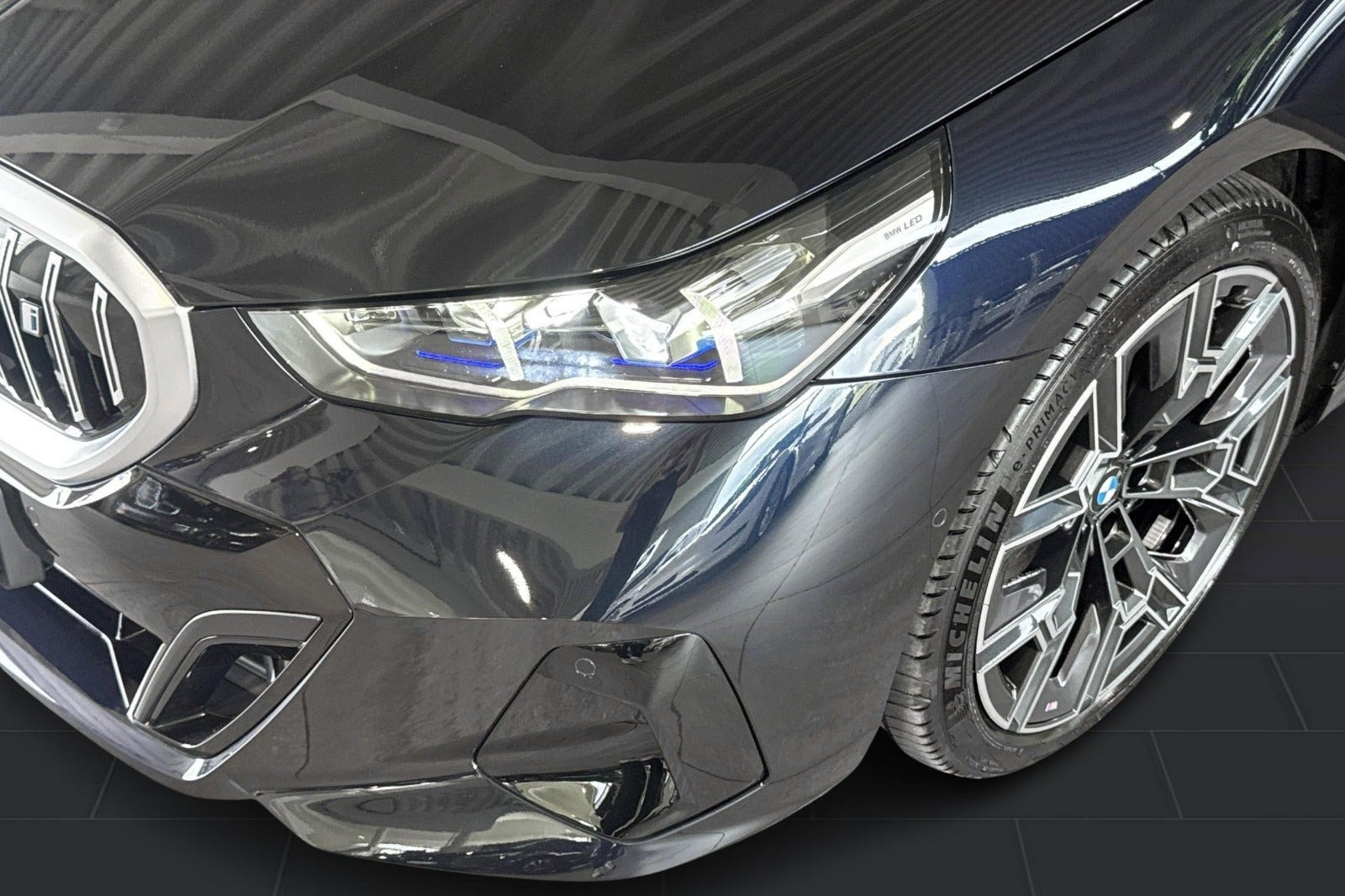 Sort BMW i5 fra 2025