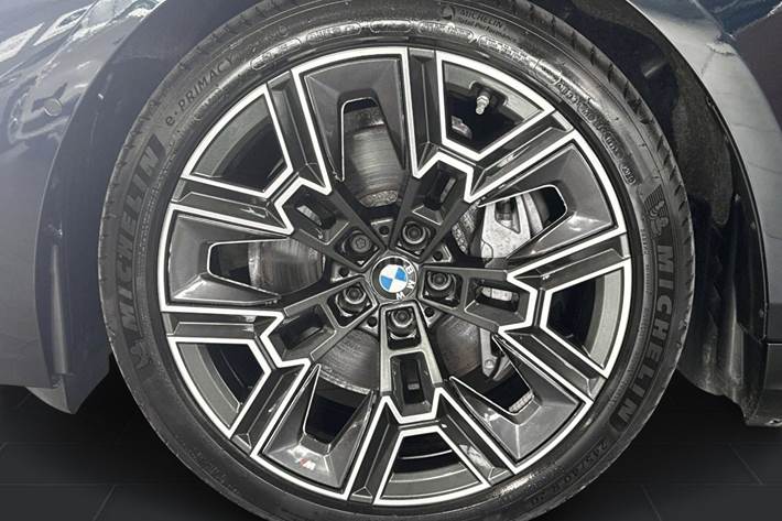 Sort BMW i5 fra 2025
