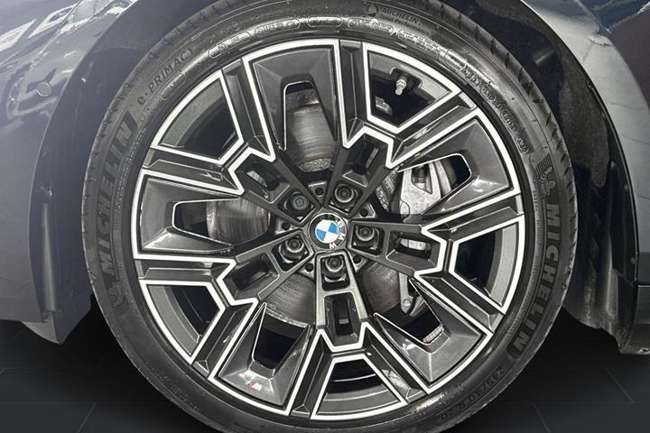 Sort BMW i5 fra 2025