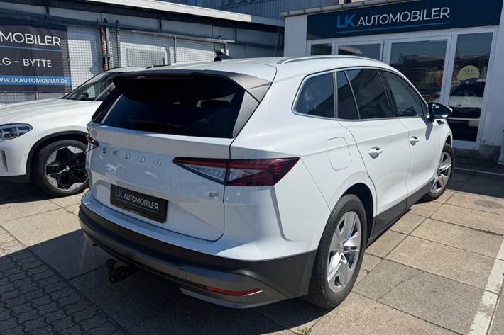 Hvid Skoda Enyaq fra 2024