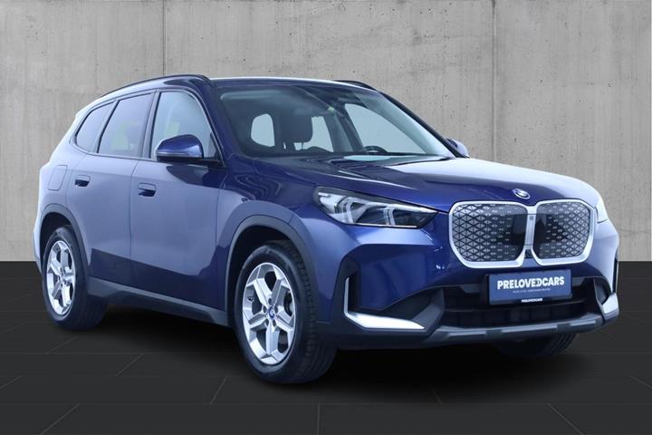 Blå BMW iX1 fra 2024