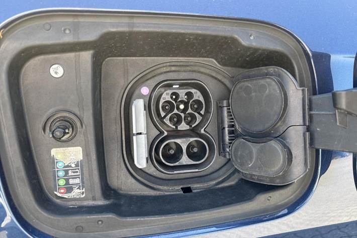 Blå BMW iX1 fra 2024