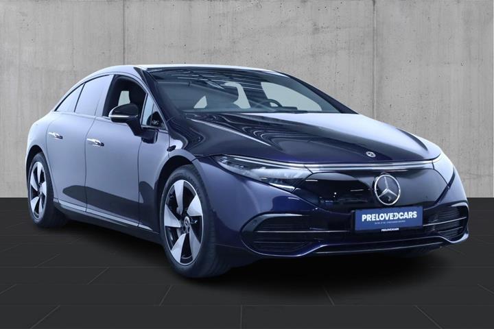 Blå Mercedes EQS350 fra 2022 set udefra