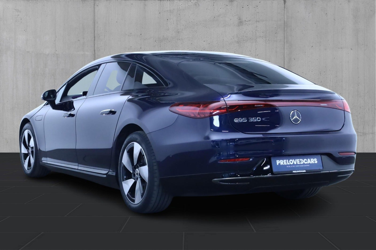 Blå Mercedes EQS350 fra 2022 set udefra