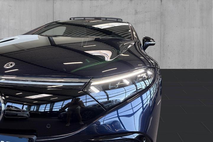 Blå Mercedes EQS350 fra 2022