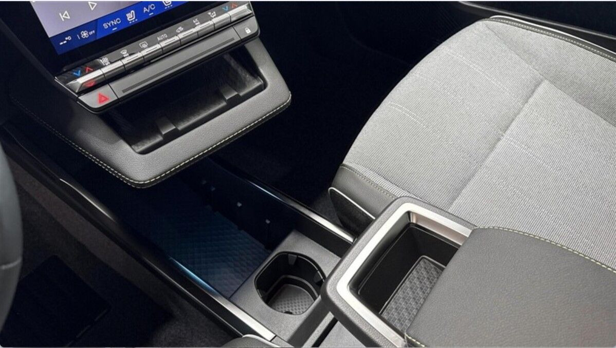 Rød Renault Scenic E-Tech fra 2025