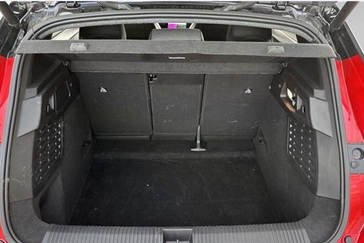 Rød Renault Scenic E-Tech fra 2025