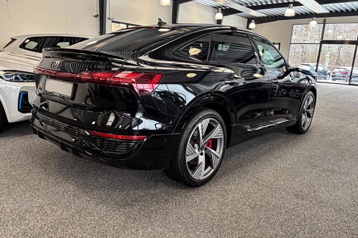 undefined Audi Q8 e-tron fra 2024