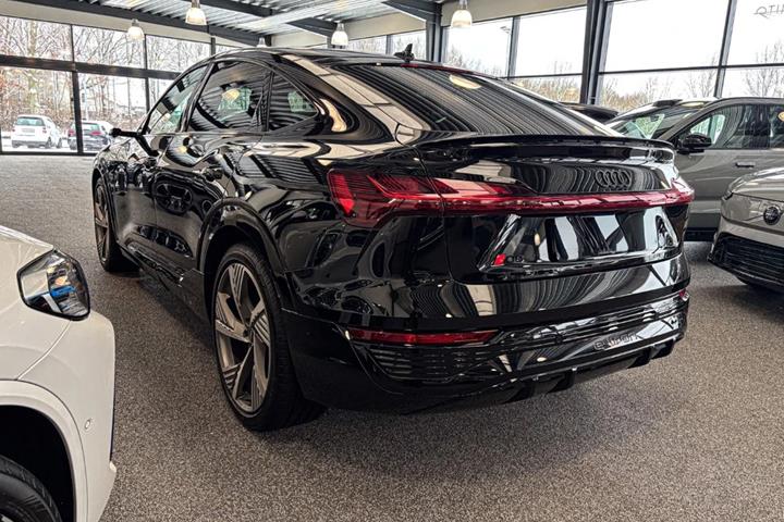 undefined Audi Q8 e-tron fra 2024