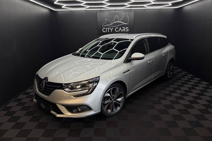 Sølv Renault Megane IV fra 2018