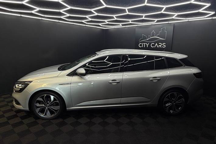 Sølv Renault Megane IV fra 2018