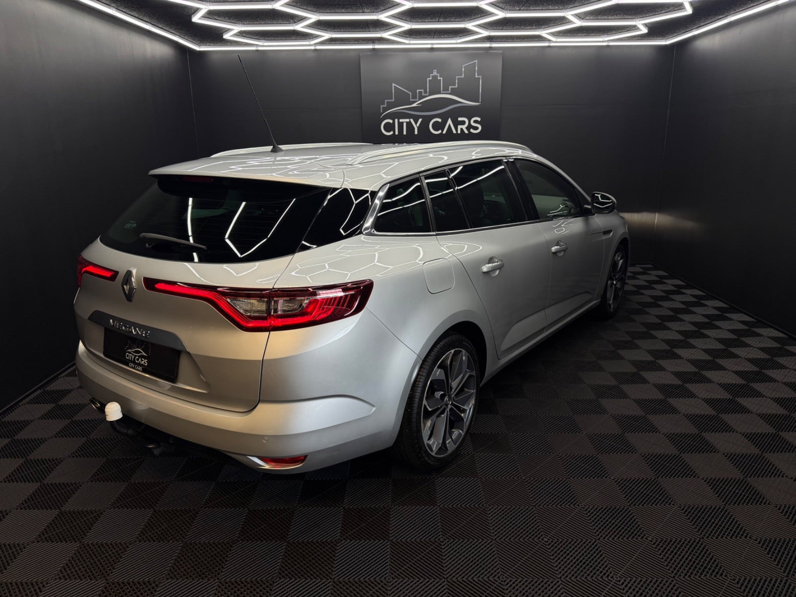 Sølv Renault Megane IV fra 2018