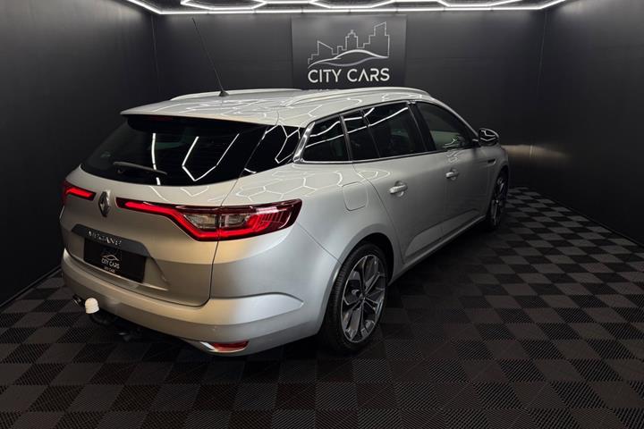 Sølv Renault Megane IV fra 2018