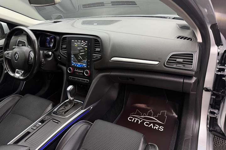 Sølv Renault Megane IV fra 2018
