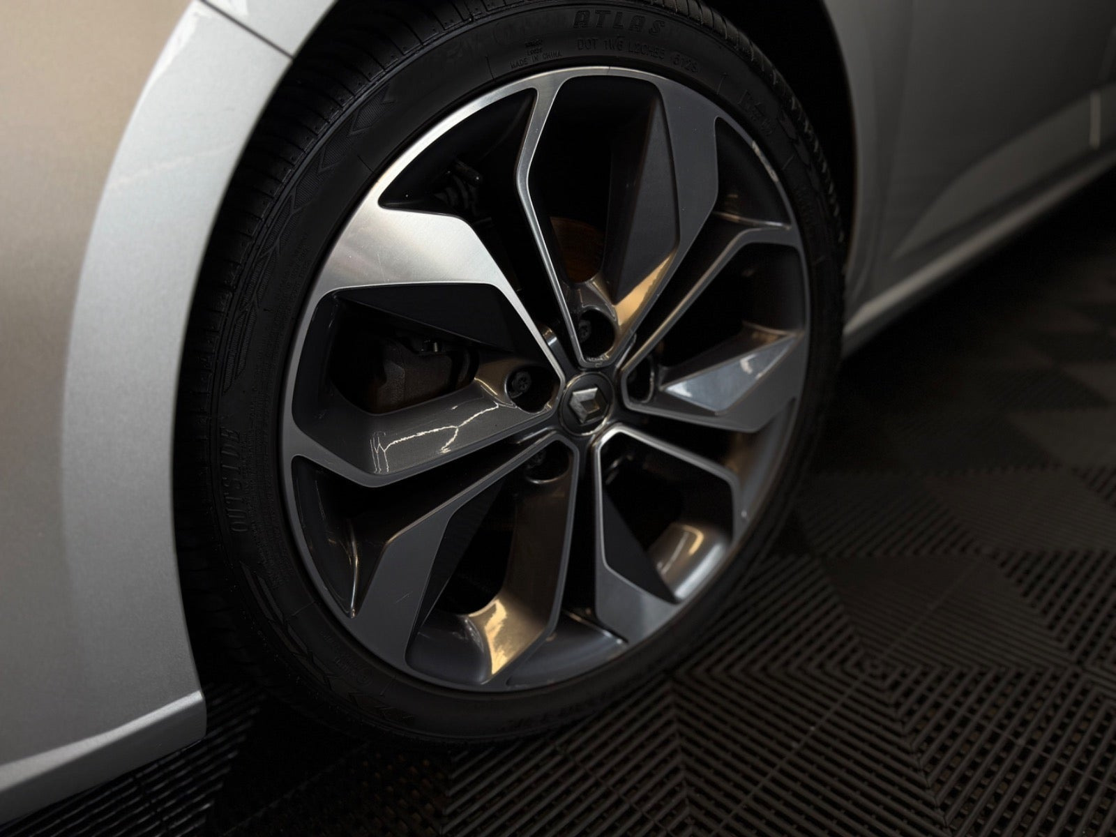Sølv Renault Megane IV fra 2018