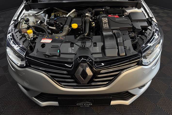 Sølv Renault Megane IV fra 2018