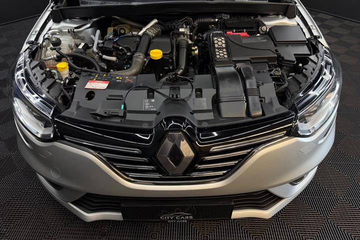 Sølv Renault Megane IV fra 2018