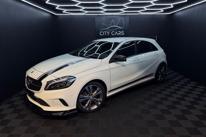 Hvid Mercedes A200 d fra 2015 set udefra