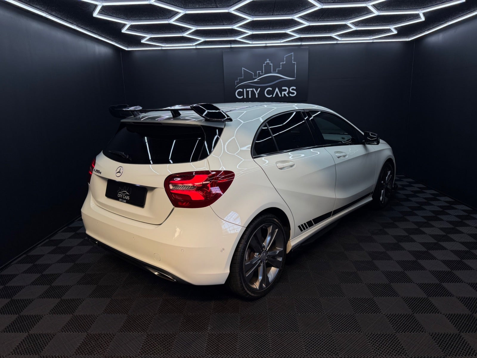 Hvid Mercedes A200 d fra 2015