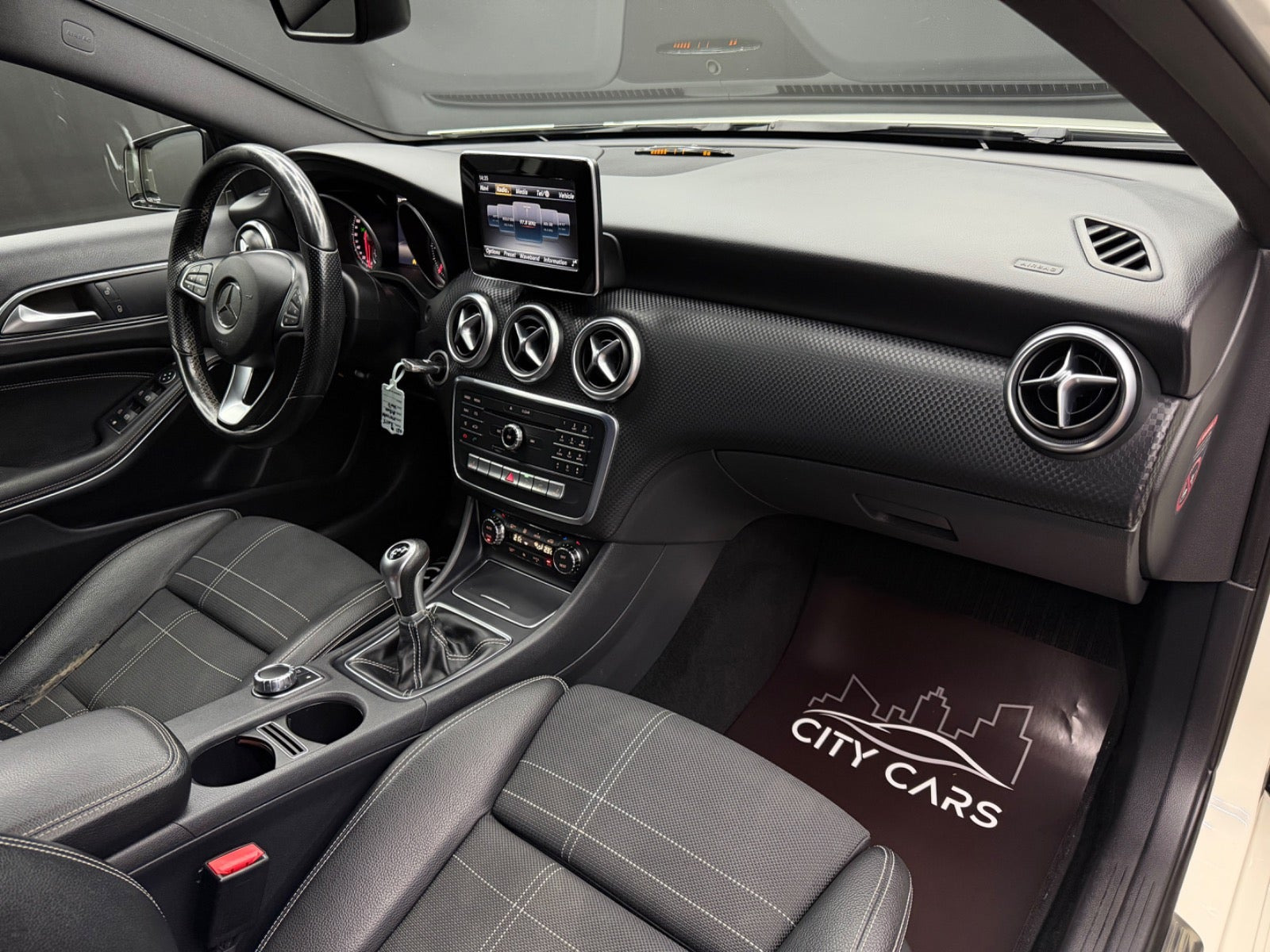 Hvid Mercedes A200 d fra 2015