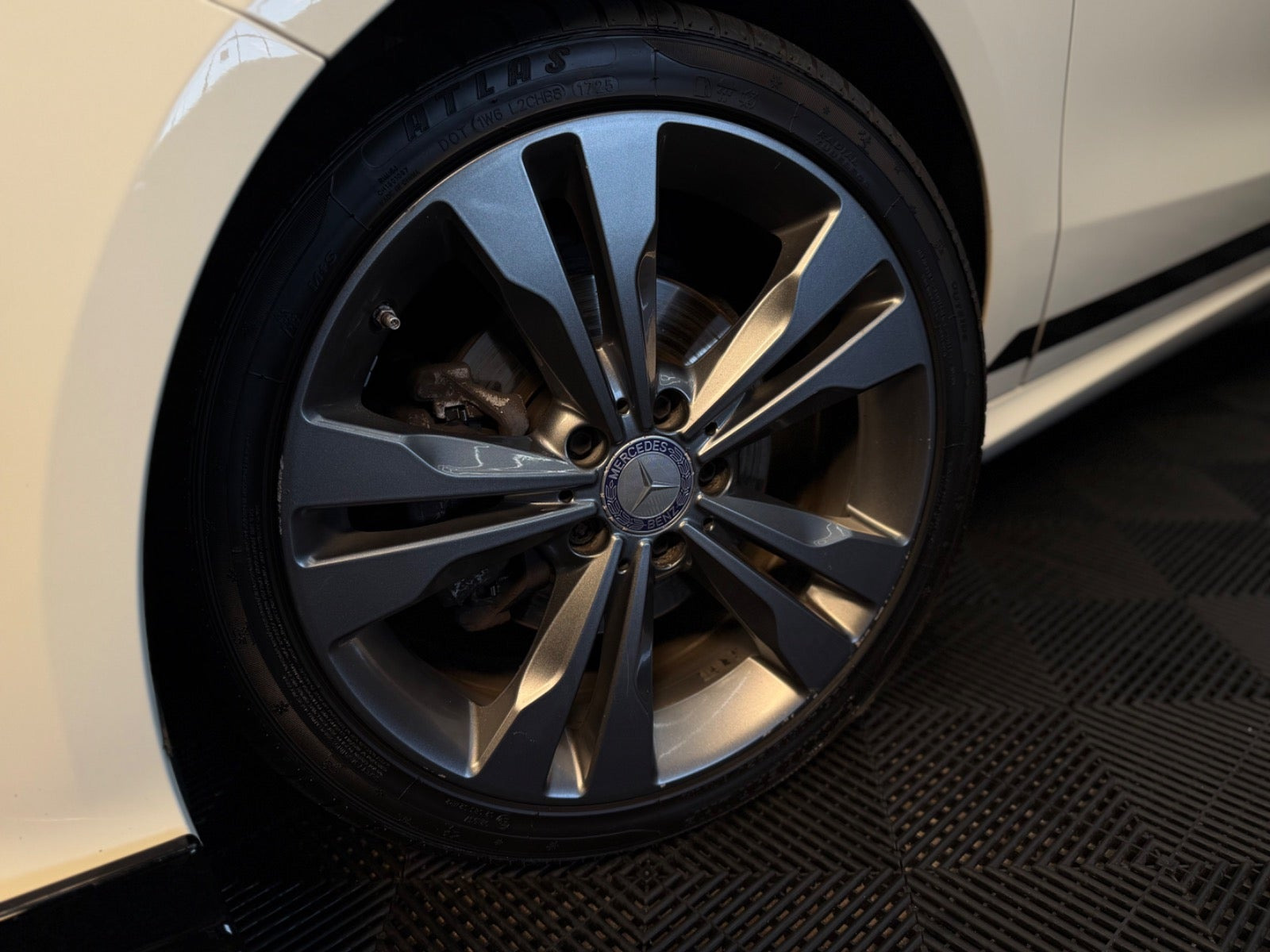 Hvid Mercedes A200 d fra 2015