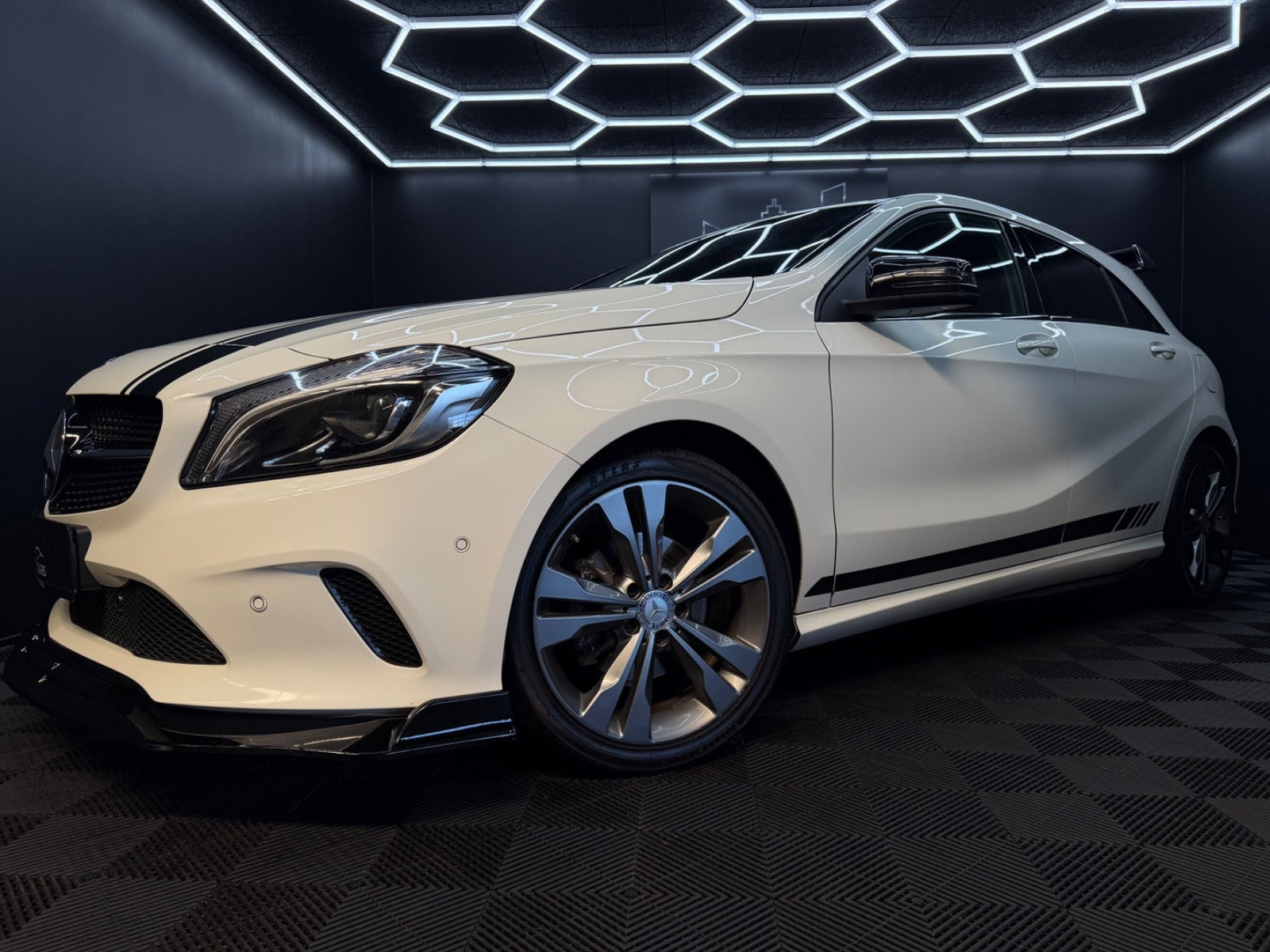 Hvid Mercedes A200 d fra 2015