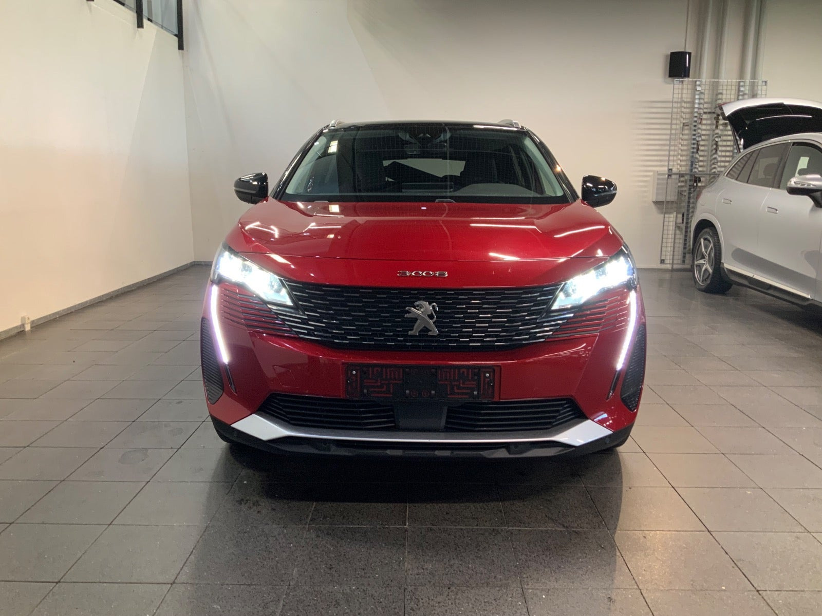 Rød Peugeot 3008 fra 2021