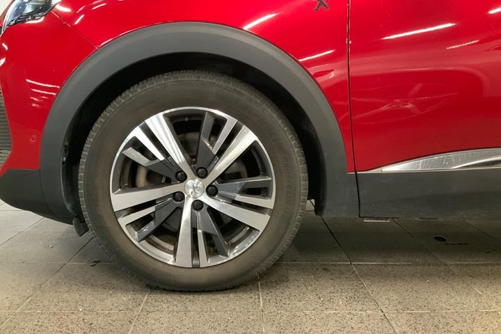 Rød Peugeot 3008 fra 2021