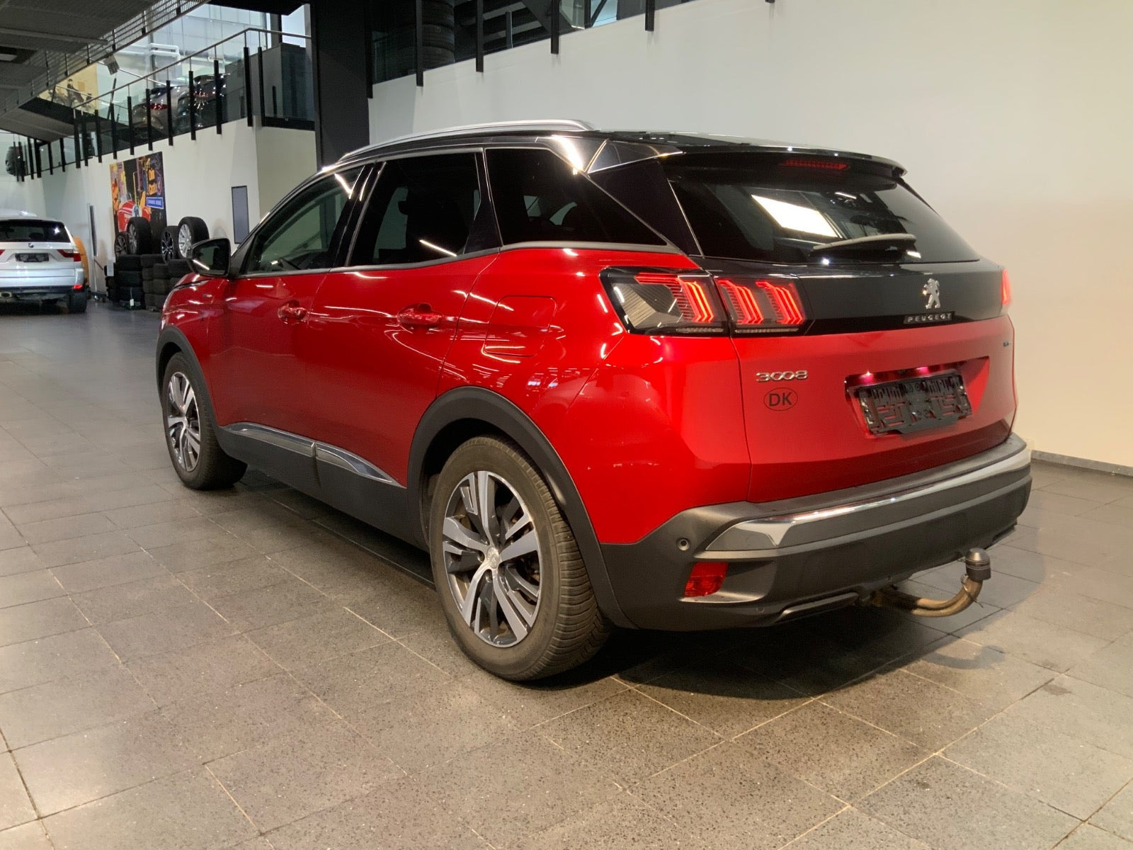 Rød Peugeot 3008 fra 2021