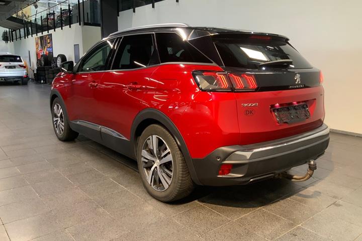 Rød Peugeot 3008 fra 2021