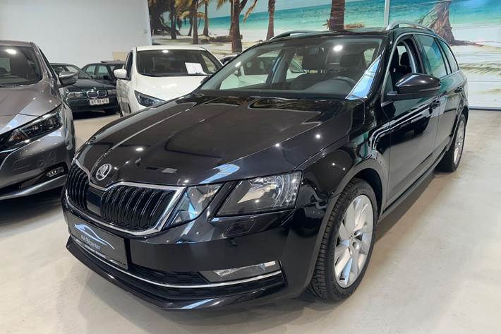Sort Skoda Octavia fra 2019
