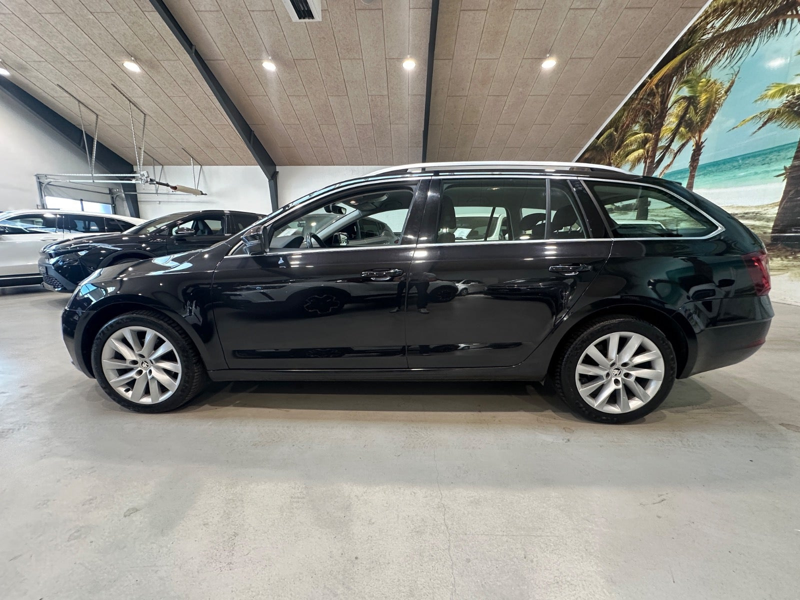 Sort Skoda Octavia fra 2019