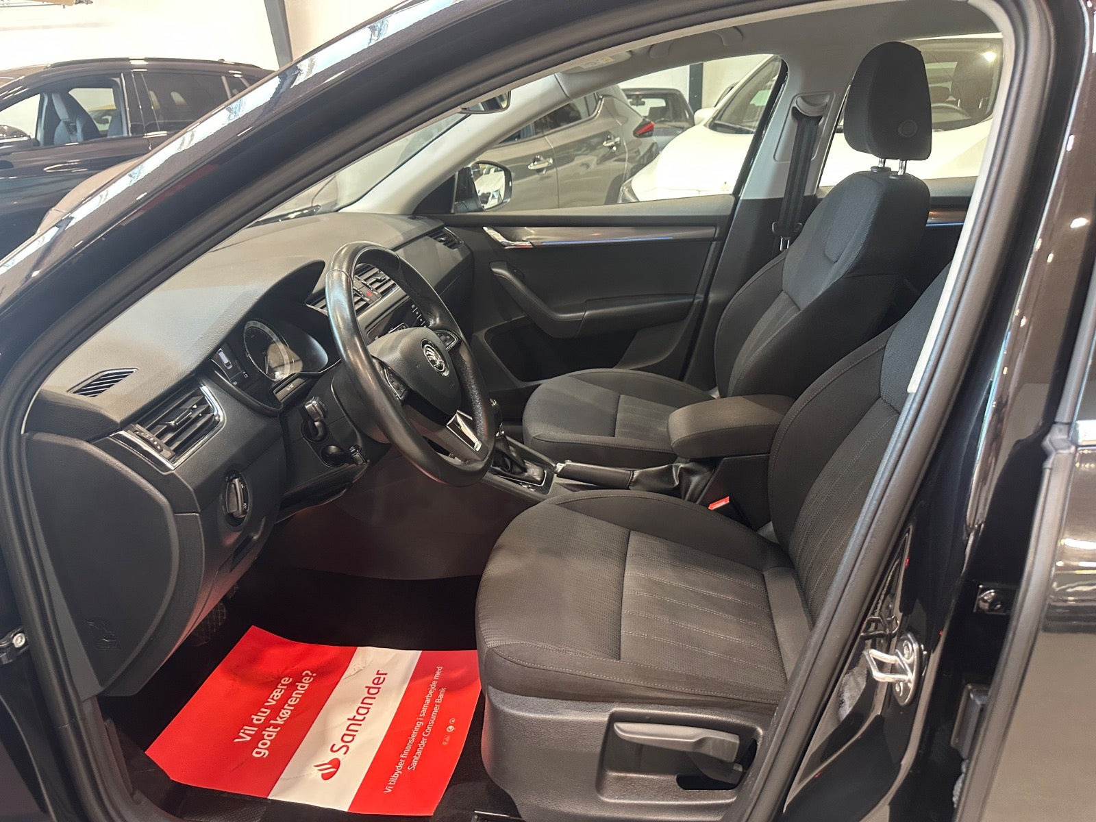 Sort Skoda Octavia fra 2019