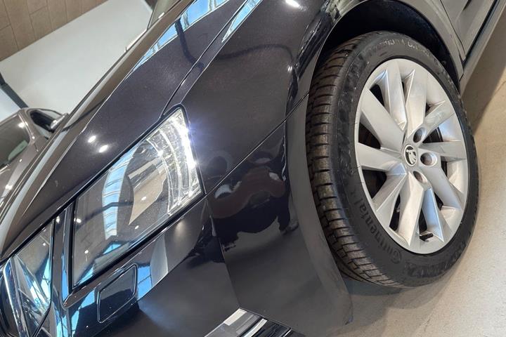 Sort Skoda Octavia fra 2019