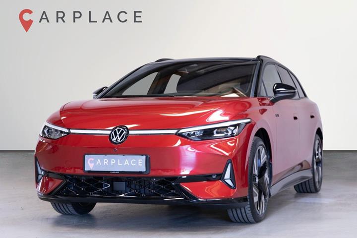 Rød VW ID.7 fra 2025 set udefra