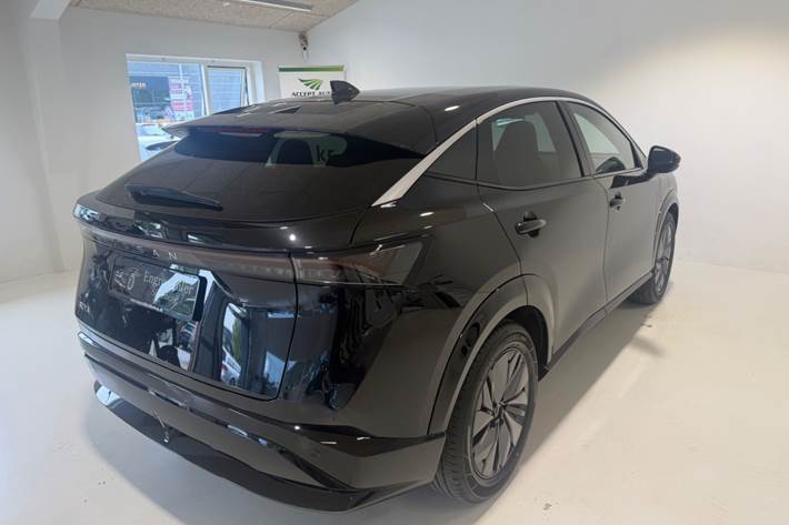 Sort Nissan Ariya fra 2025