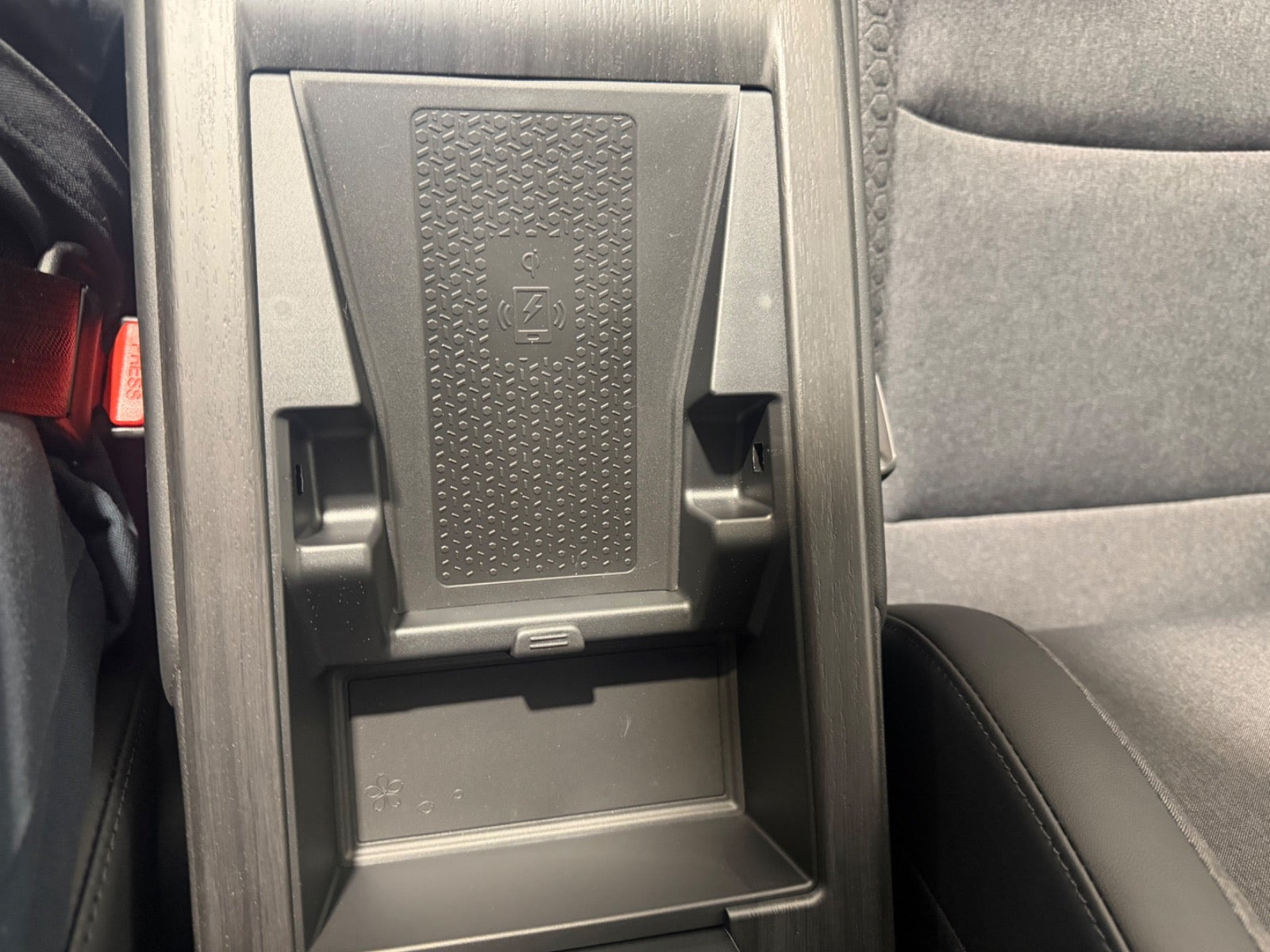 Sort Nissan Ariya fra 2025