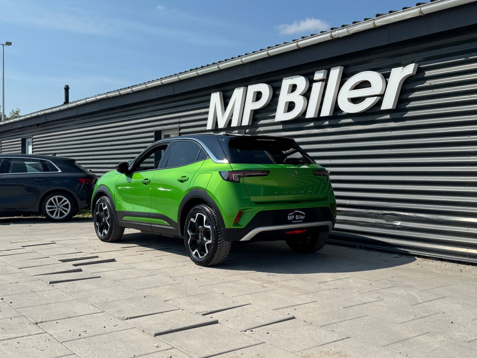 Grøn Opel Mokka-e fra 2023